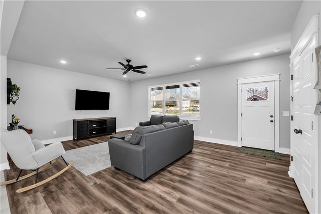 11 Hillswick Drive, Bella Vista, AR 72715