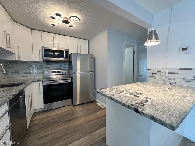6488 State Road B-6, Parma, OH 44134