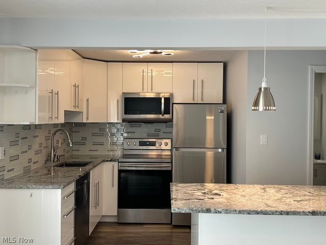 6488 State Road B-6, Parma, OH 44134