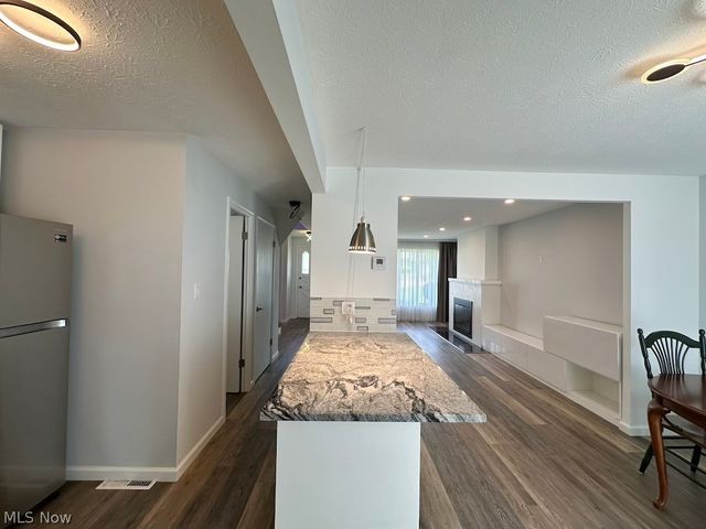 6488 State Road B-6, Parma, OH 44134