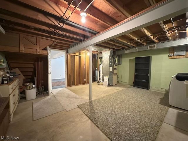6488 State Road B-6, Parma, OH 44134
