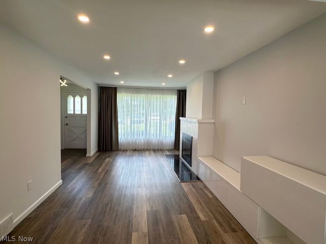 6488 State Road B-6, Parma, OH 44134