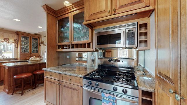 38960 Kilimanjaro Drive, Palm Desert, CA 92211