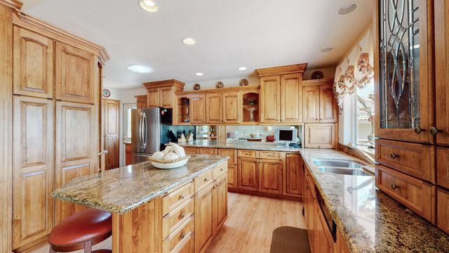 38960 Kilimanjaro Drive, Palm Desert, CA 92211