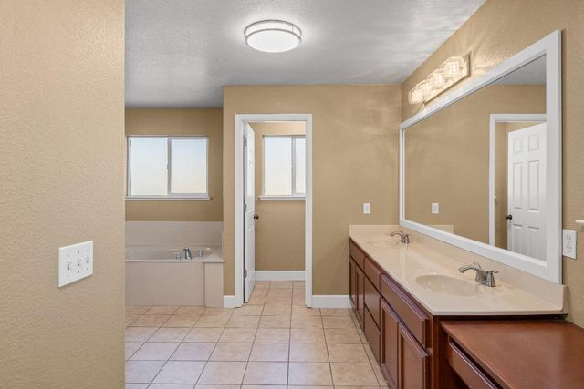 637 Rebekah Ct, Ripon, CA 95366