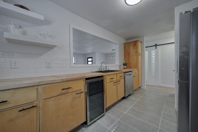 401 Hideaway Lane E, Hideaway, TX 75771