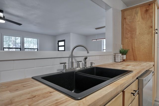 401 Hideaway Lane E, Hideaway, TX 75771