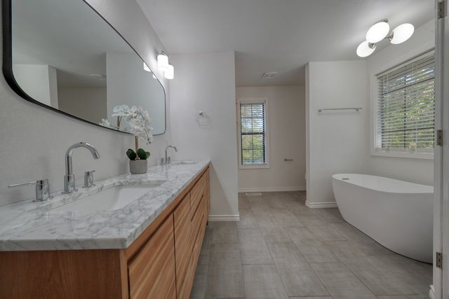 401 Hideaway Lane E, Hideaway, TX 75771