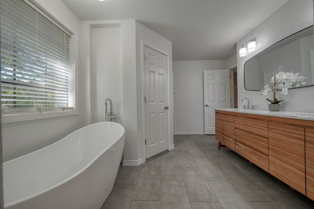 401 Hideaway Lane E, Hideaway, TX 75771