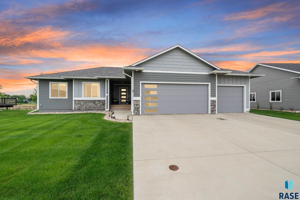 935 N Spencer Ln Lane, Tea, SD 57064