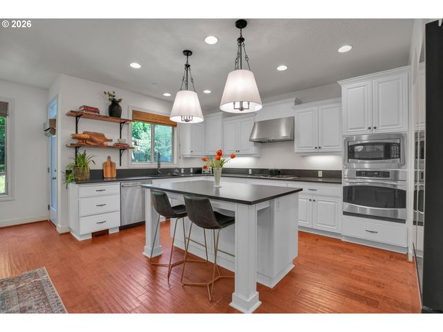 4823 IRELAND Ln, West Linn, OR 97068