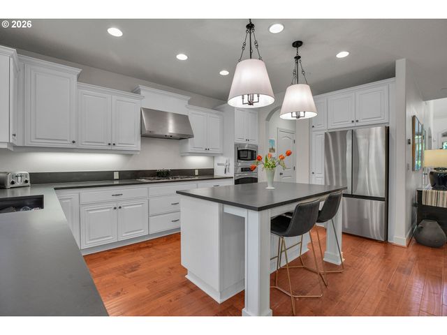 4823 IRELAND Ln, West Linn, OR 97068
