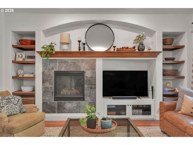4823 IRELAND Ln, West Linn, OR 97068