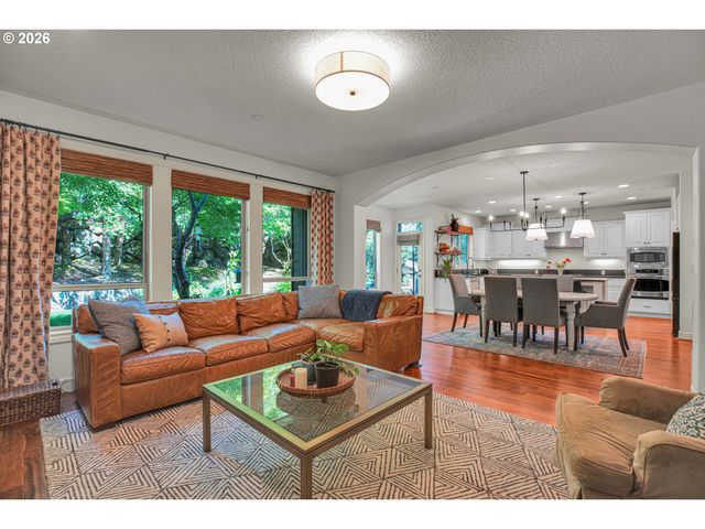 4823 IRELAND Ln, West Linn, OR 97068