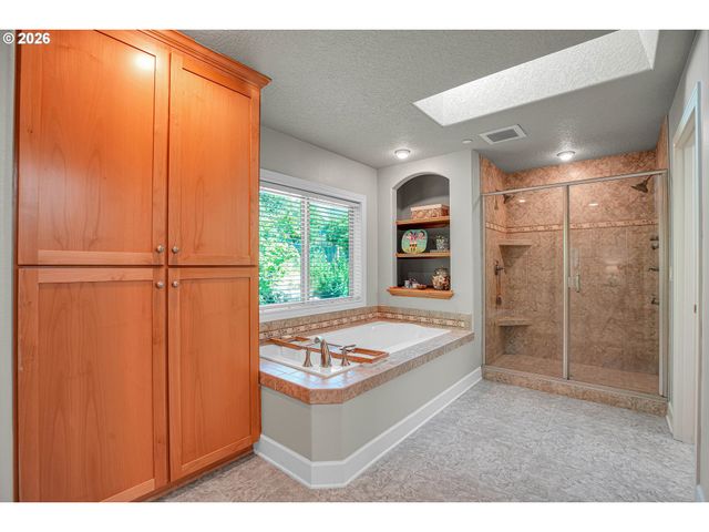 4823 IRELAND Ln, West Linn, OR 97068