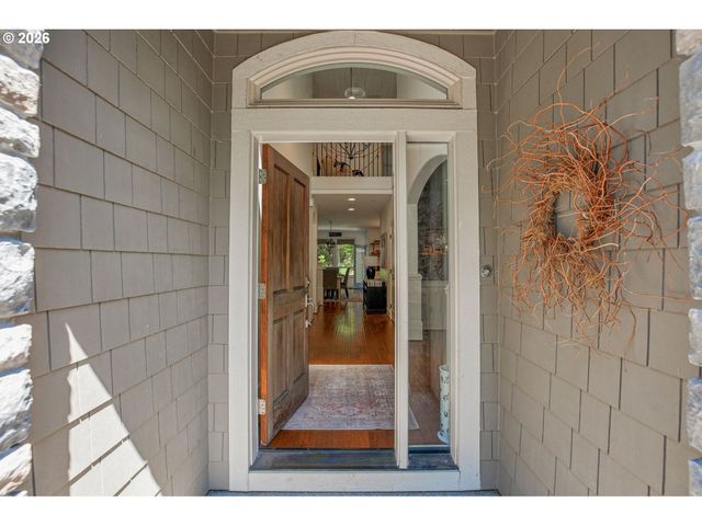 4823 IRELAND Ln, West Linn, OR 97068