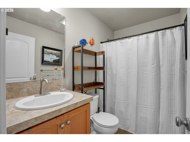4823 IRELAND Ln, West Linn, OR 97068