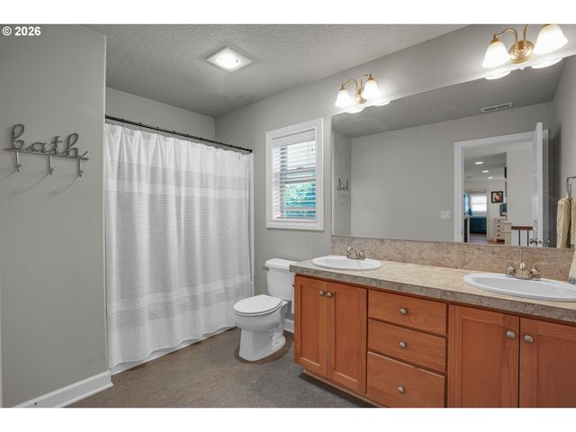 4823 IRELAND Ln, West Linn, OR 97068