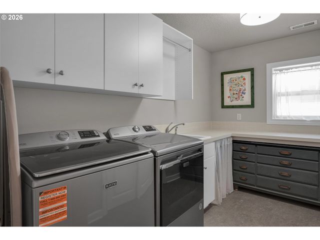 4823 IRELAND Ln, West Linn, OR 97068