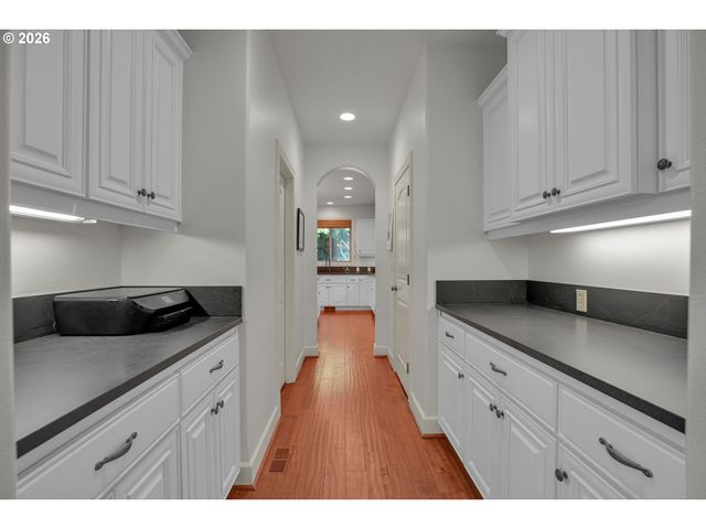 4823 IRELAND Ln, West Linn, OR 97068