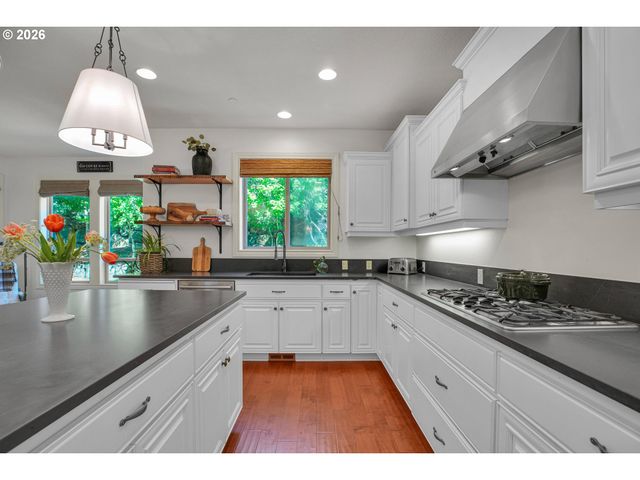 4823 IRELAND Ln, West Linn, OR 97068