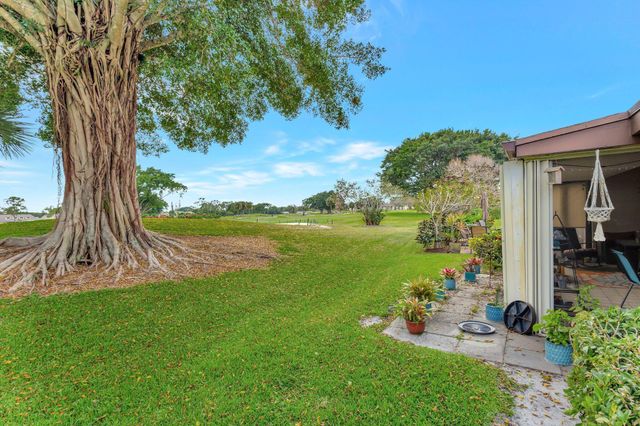 6700 Versailles Court, Lake Worth, FL 33467