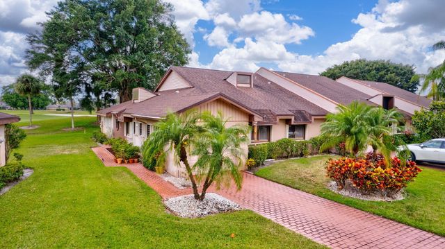 6700 Versailles Court, Lake Worth, FL 33467