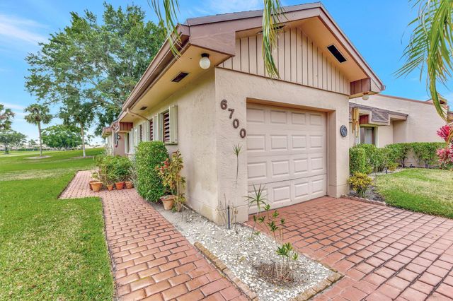 6700 Versailles Court, Lake Worth, FL 33467