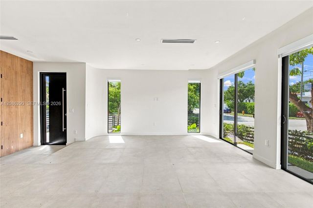 1001 SW 10 Avenue, Miami, FL 33130