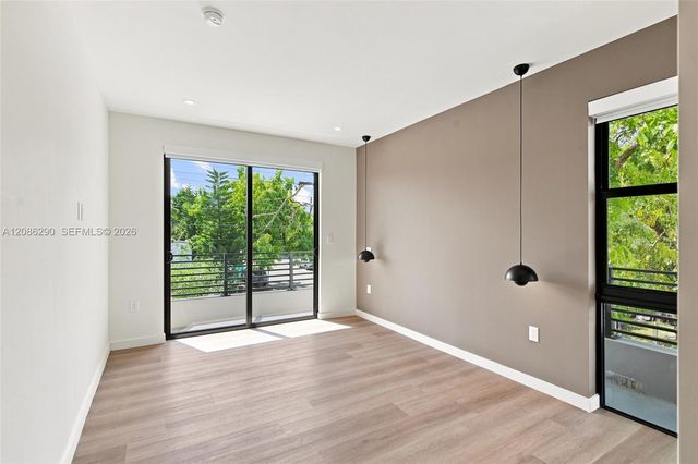 1001 SW 10 Avenue, Miami, FL 33130