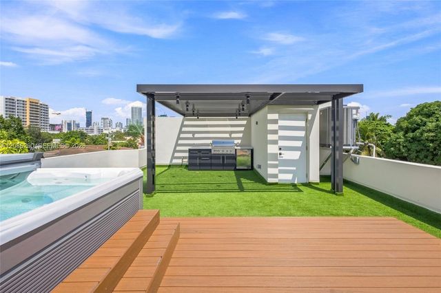 1001 SW 10 Avenue, Miami, FL 33130