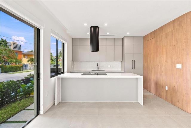 1001 SW 10 Avenue, Miami, FL 33130