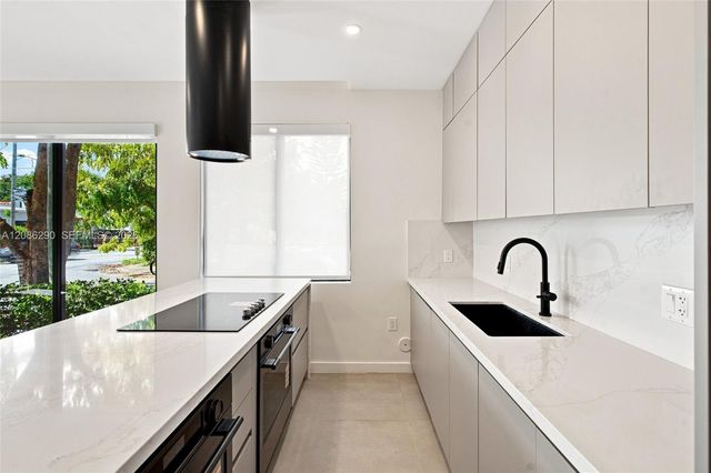 1001 SW 10 Avenue, Miami, FL 33130
