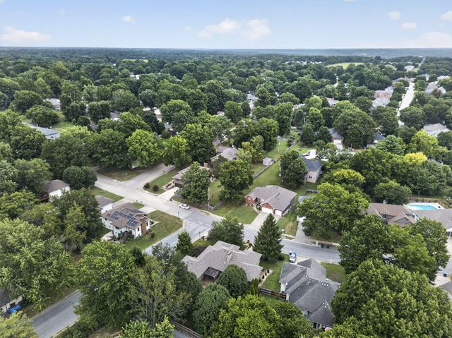 5809 S Clay Avenue, Springfield, MO 65810