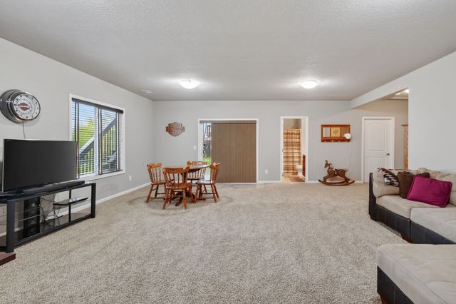 14408 Greenbelt Drive, Urbandale, IA 50323