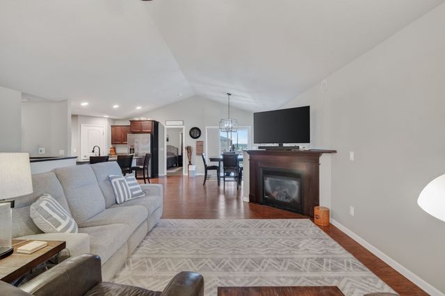 14408 Greenbelt Drive, Urbandale, IA 50323