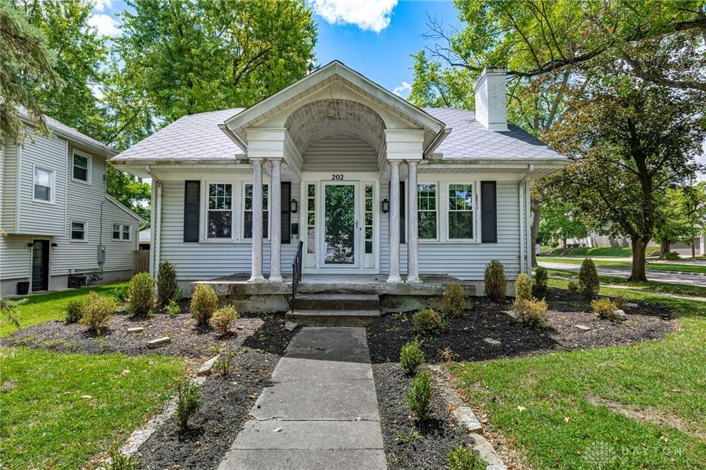 202 Corona Avenue, Oakwood, OH 45419