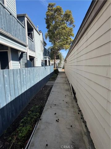 7312 Quill Dr 18, Downey, CA 90242