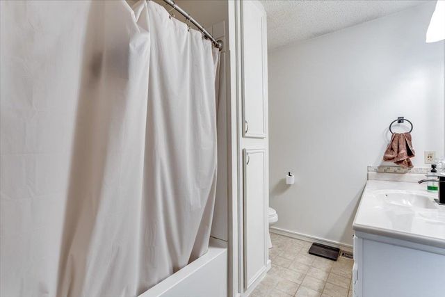 1703 N Skyview, Wichita, KS 67212