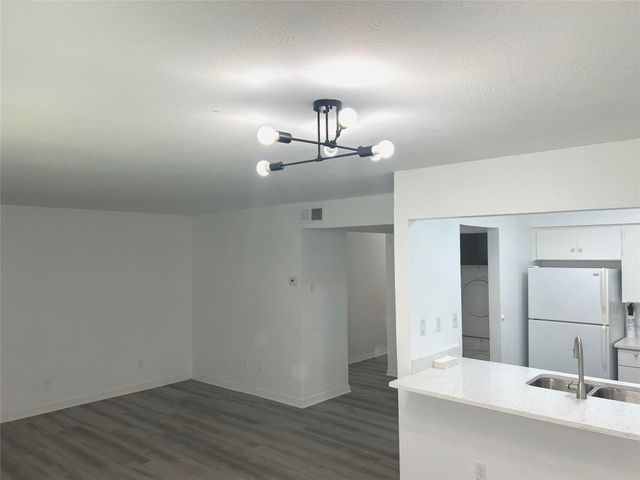 5881 Preston View Boulevard 177, Dallas, TX 75240