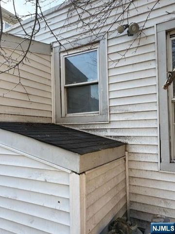 34 Holland Street, Newark, NJ 07103