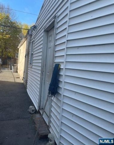 34 Holland Street, Newark, NJ 07103