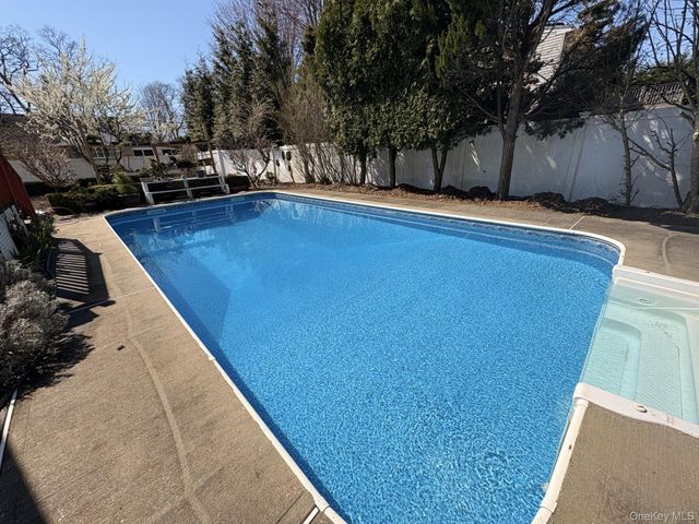 3 Barnfield Place, North Babylon, NY 11703