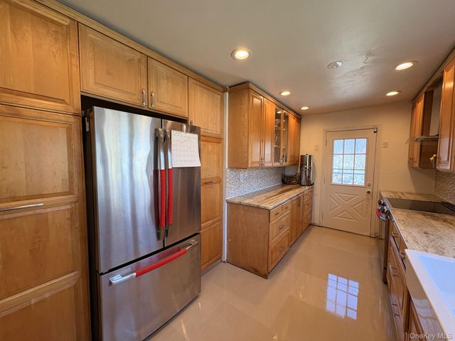 3 Barnfield Place, North Babylon, NY 11703