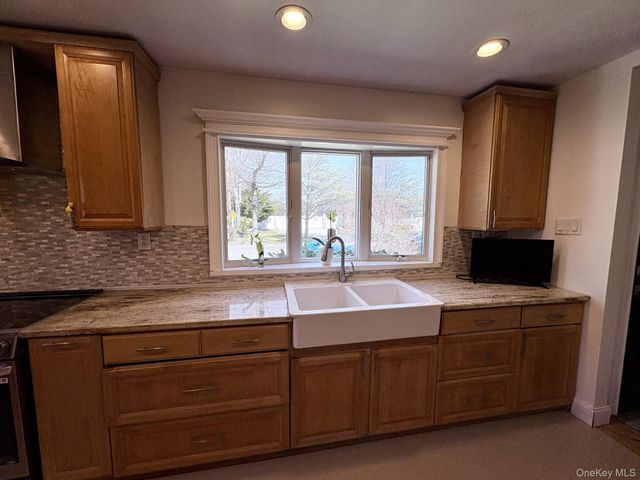 3 Barnfield Place, North Babylon, NY 11703
