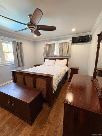 3 Barnfield Place, North Babylon, NY 11703