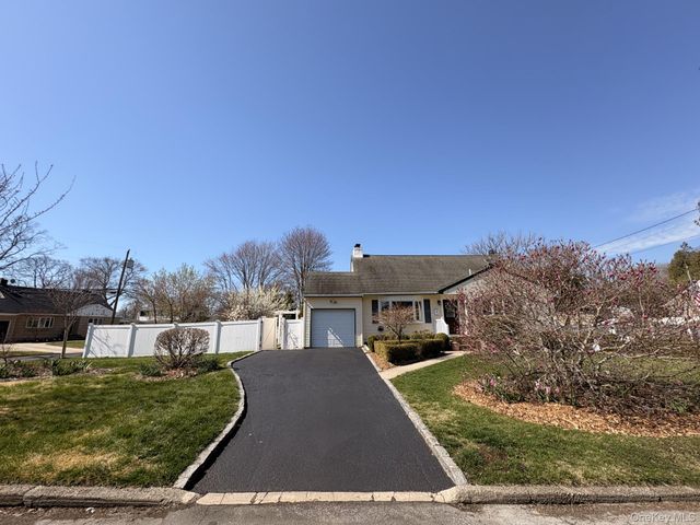 3 Barnfield Place, North Babylon, NY 11703