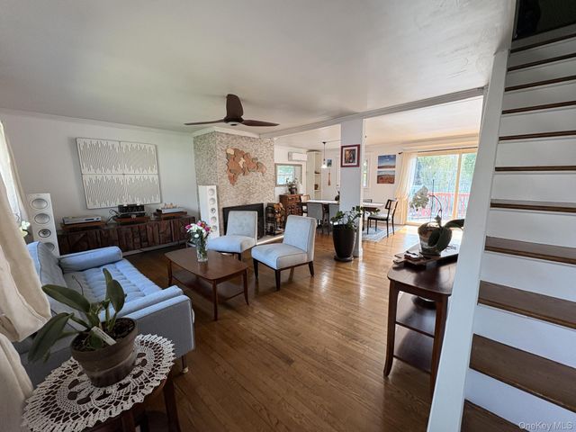 3 Barnfield Place, North Babylon, NY 11703