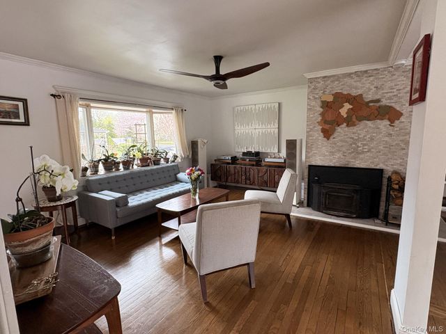 3 Barnfield Place, North Babylon, NY 11703