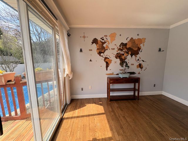 3 Barnfield Place, North Babylon, NY 11703